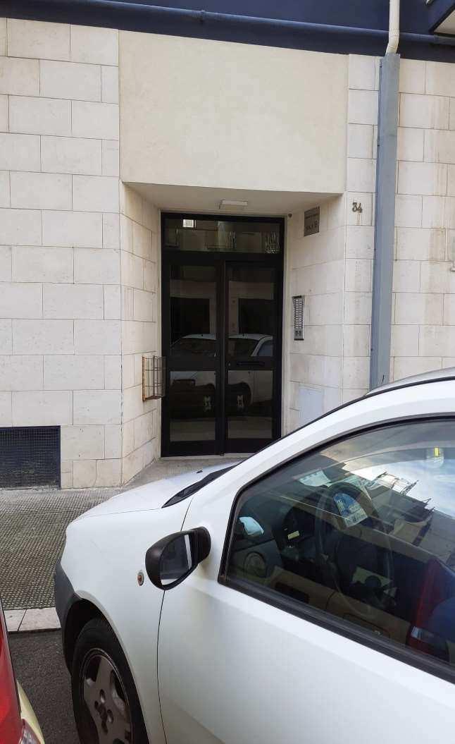 immobile appartamento all'asta in Via Felice Tarantini 34 - 76125 Trani (BT) - 2