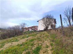 immobile terreno all'asta in Via Duchi di Montefeltro snc - 61029 Urbino (PU) - 5