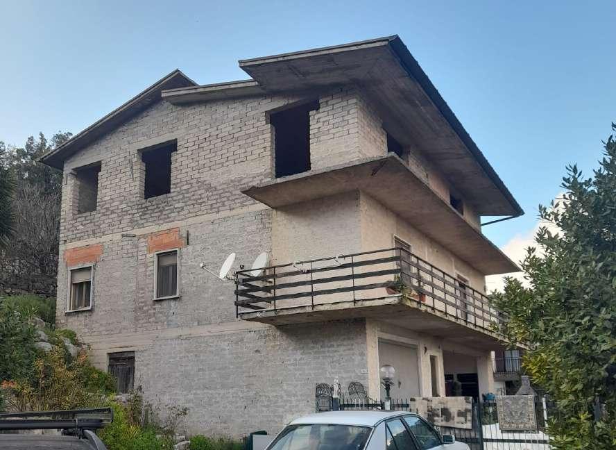 immobile villa all'asta in Via Passignano, 63 - 04025 Lenola (LT) - 1