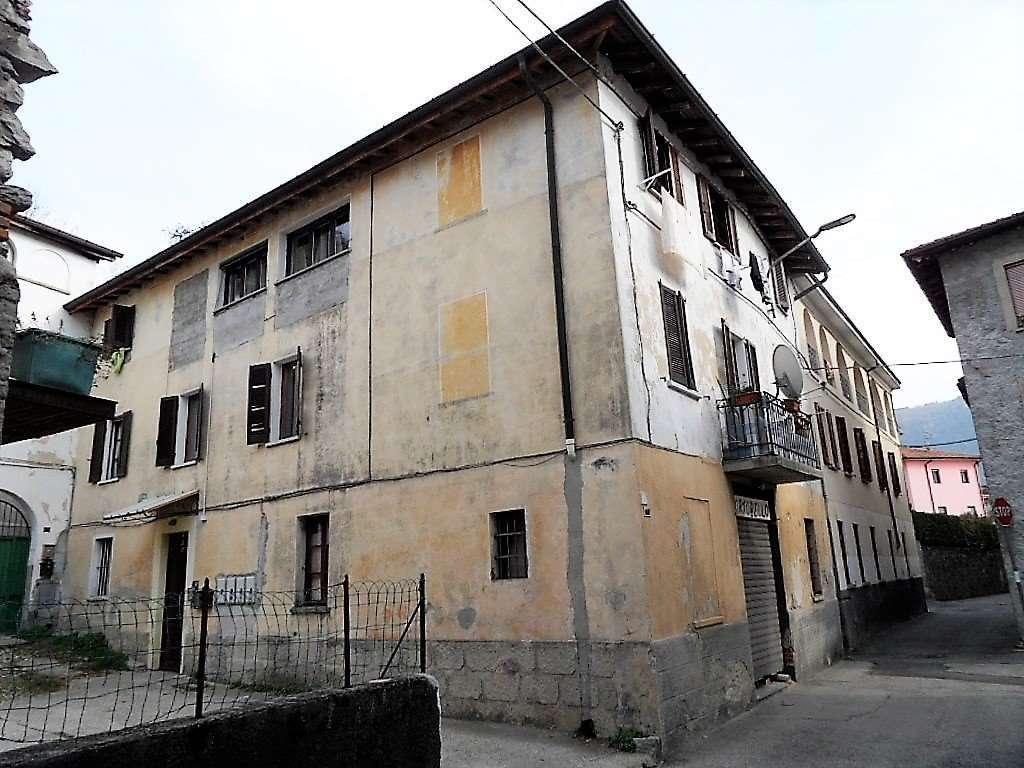 immobile appartamento all'asta in Via Ventiquattro Maggio  18 - 21030 Cuveglio (VA) - 1