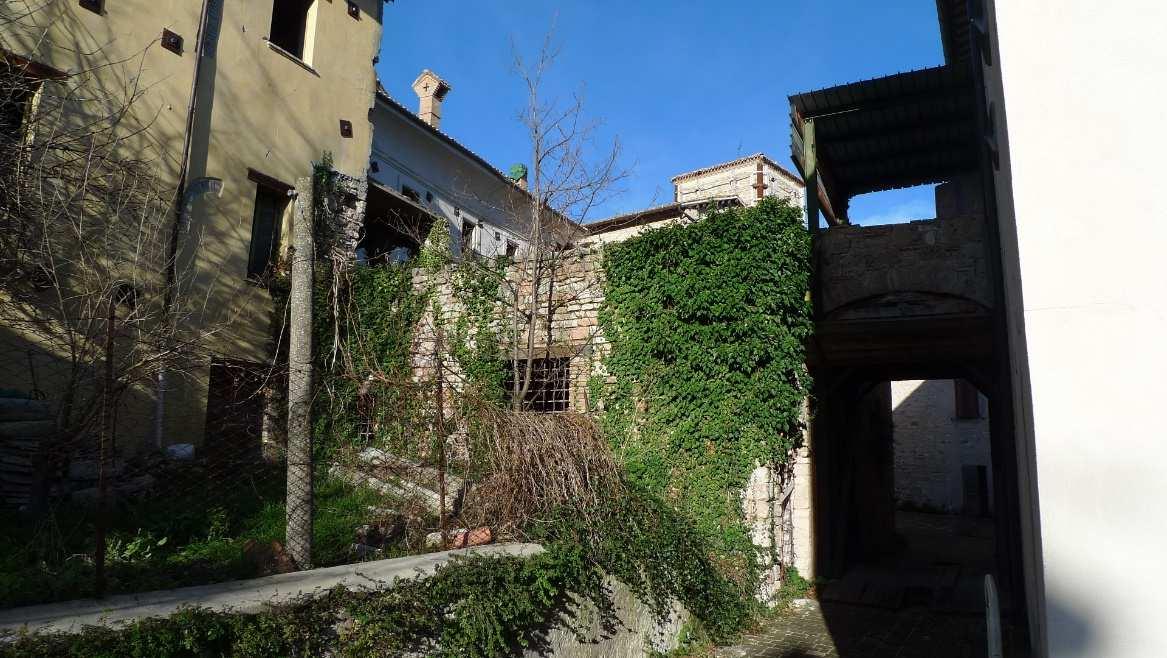 immobile appartamento all'asta in CONTRADA VARANO - 62034 Muccia (MC) - 1
