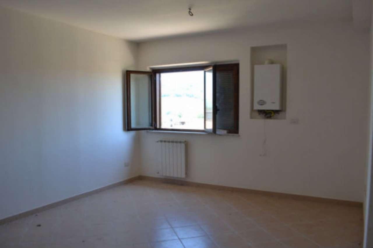 immobile TRILOCALE CON CANTINA ALL'ASTA IN VIA RAFFAELLO, ORTE (VT) - 3