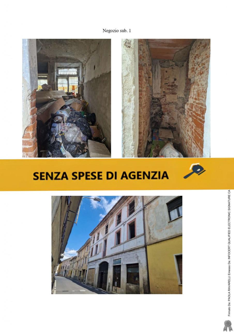 immobile Negozio da ristrutturare all'asta in centro a Fara Novarese - 1