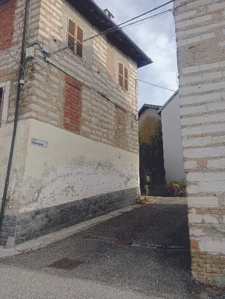 immobile Fabbricato abitativo con giardino all'asta a Camino - 2