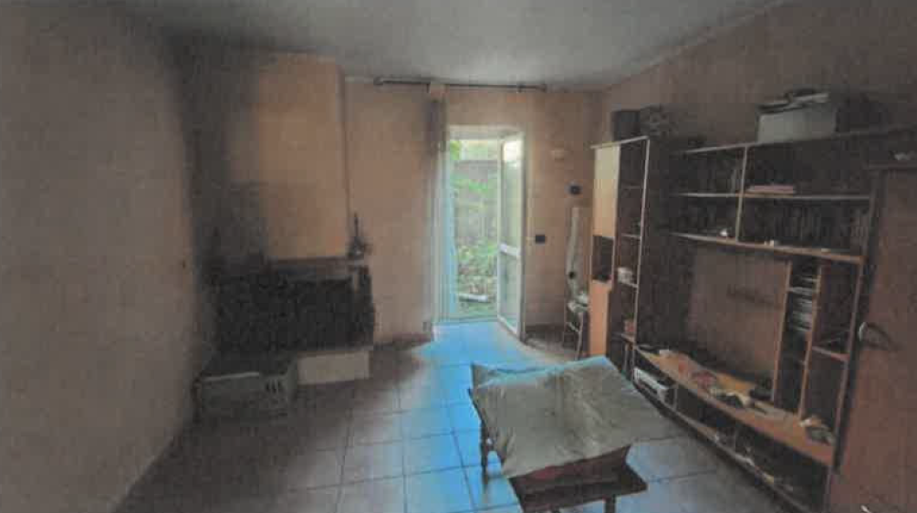 immobile Casa su due livelli con giardino all'asta a Jerago con Orago - 4
