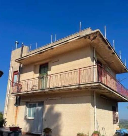 immobile Casa unifamiliare con terreno 1.100 m² all'asta a Carlentini - 2