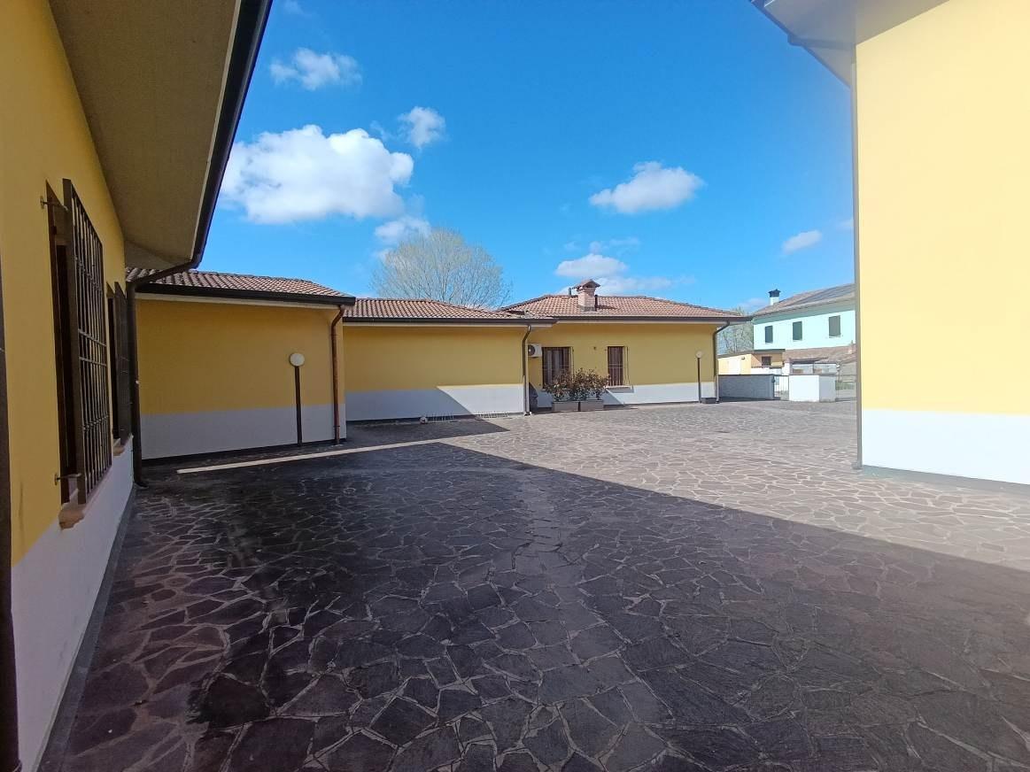 immobile Appartamento trilocale con accesso carrabile all'asta a Dosolo - 3