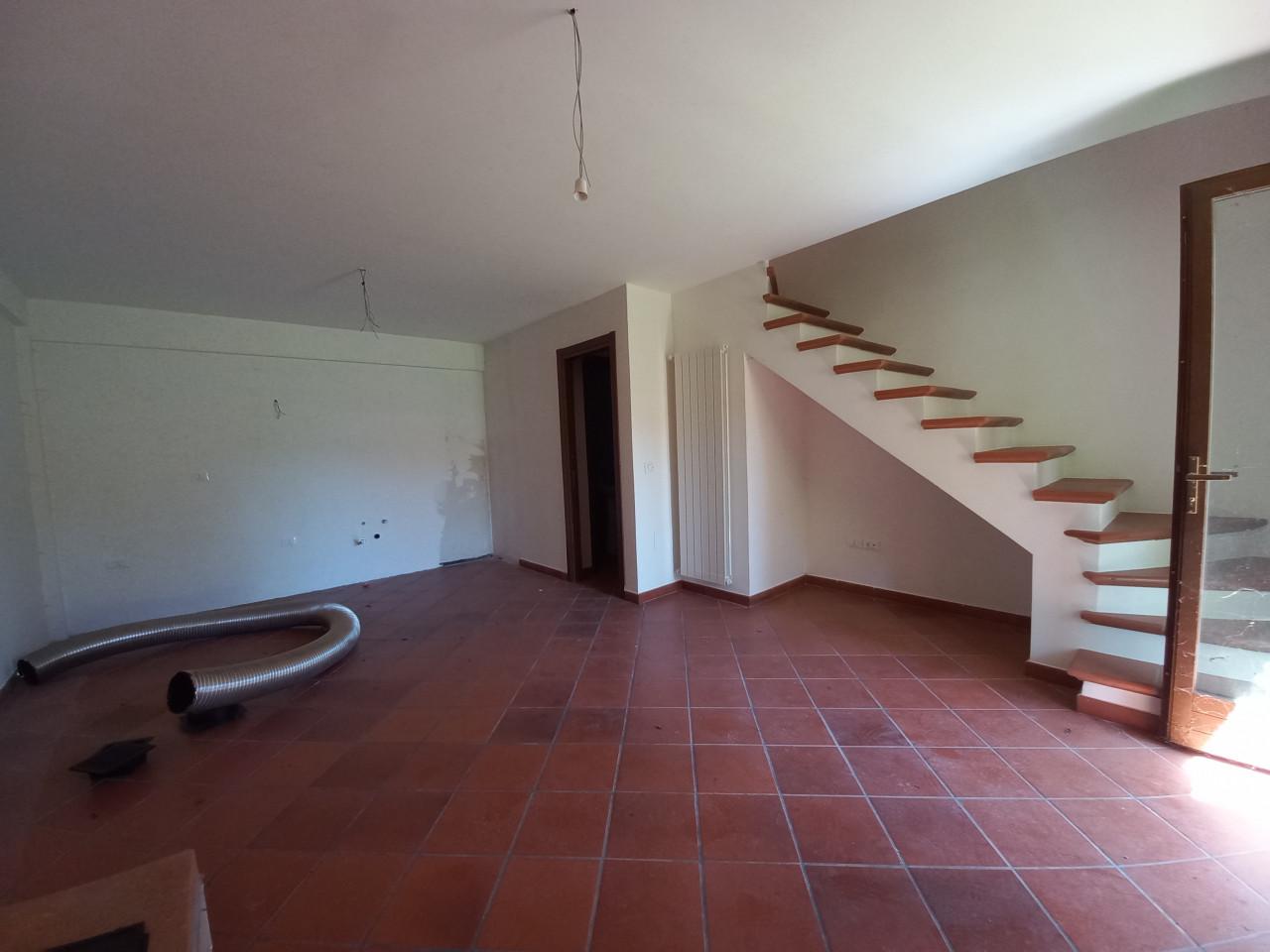 immobile CASA A SCHIERA CON ACCESSORI ALL'ASTA IN VIA CALCAGNI, LUCOLI (AQ) - 2