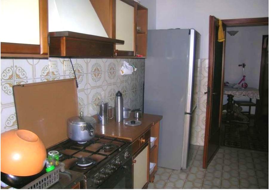 immobile AMPIO TRILOCALE CON ACCESSORI ALL'ASTA IN VIALE SOCRATE, APRILIA (LT) - 4