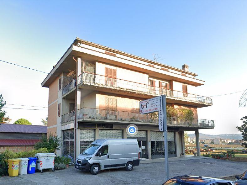 immobile LOCALE COMMERCIALE CON ACCESSORI ALL'ASTA IN VIA FRATELLI CERVI, MORROVALLE (MC) - 2