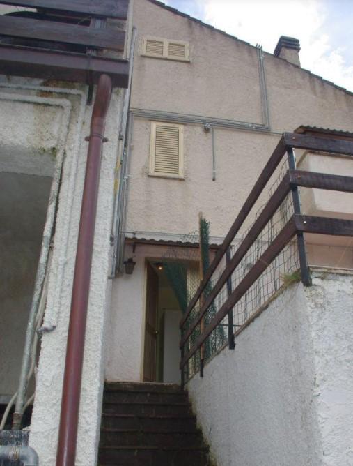 immobile APPARTAMENTO SU TRE LIVELLI CON ACCESS ALL'ASTA IN VIA PONTONE, CASTEL DI SANGRO (AQ) - 1