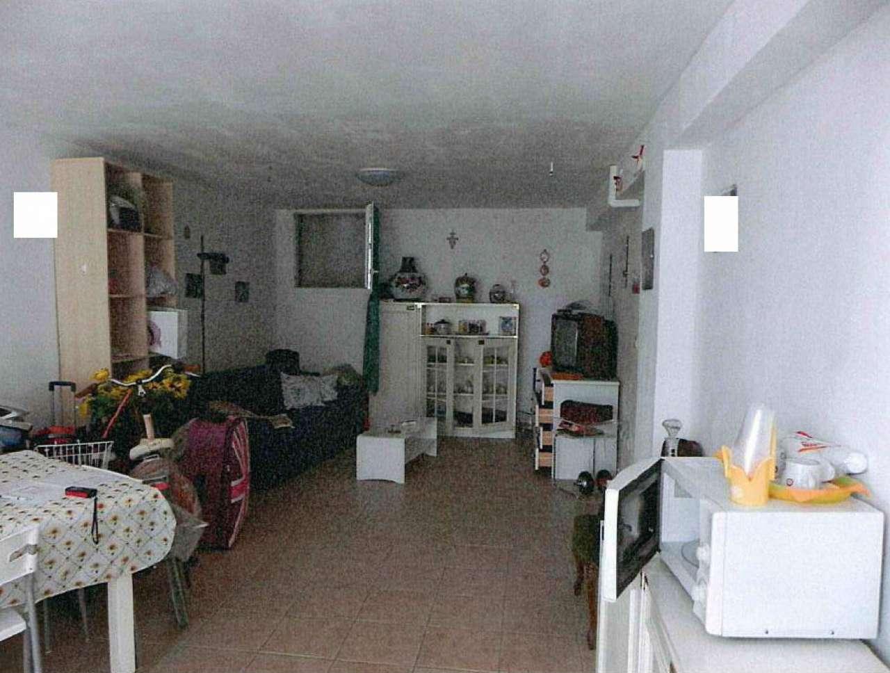 immobile TRILOCALE CON GARAGE ALL'ASTA IN VIA FERMI 4 MONTELUPONE, (MC) - 2