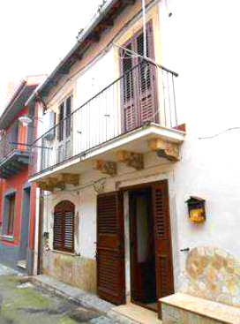 immobile CASA SINGOLA ALL'ASTA IN PIAZZA FRANCESCO FAZIO, VILLAGGIO CAMARO SUPERIORE (ME) - 1