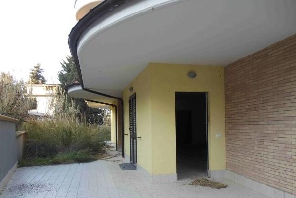 immobile VILLA CON ACCESSORI ALL'ASTA IN VIA NUCLEO INDUSTRIALE, VASTO (CH) - 2