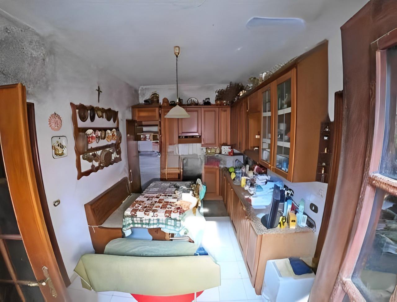 immobile CASA A SCHIERA ALL'ASTA CON NEGOZIO IN VIA ROMA, VIARIGI (AT) - 2