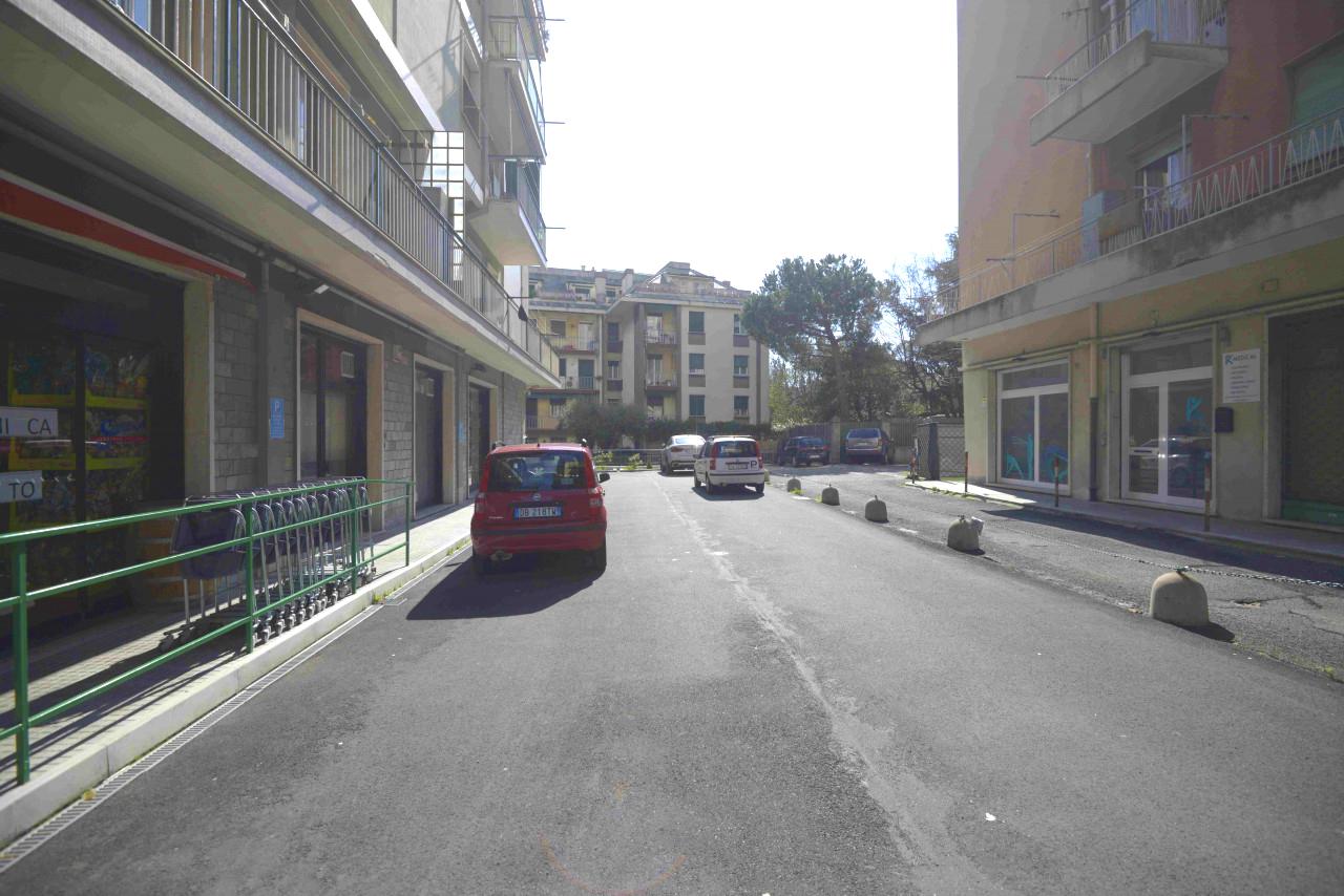 immobile AMPIO NEGOZIO ALL'ASTA CON AREA PARCHEGGIO IN VIA TRENTO, GENOVA (GE) - 4