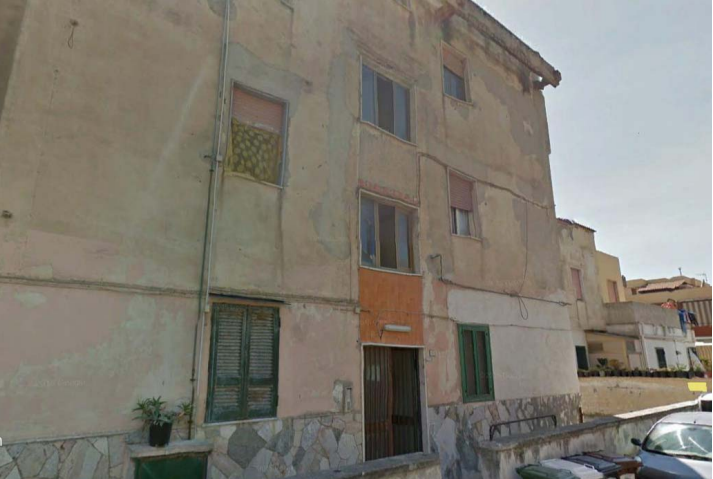 immobile TRILOCALE CON RIPOSTIGLIO ALL'ASTA IN VIA DENTICE A POZZUOLI (NA) - 2