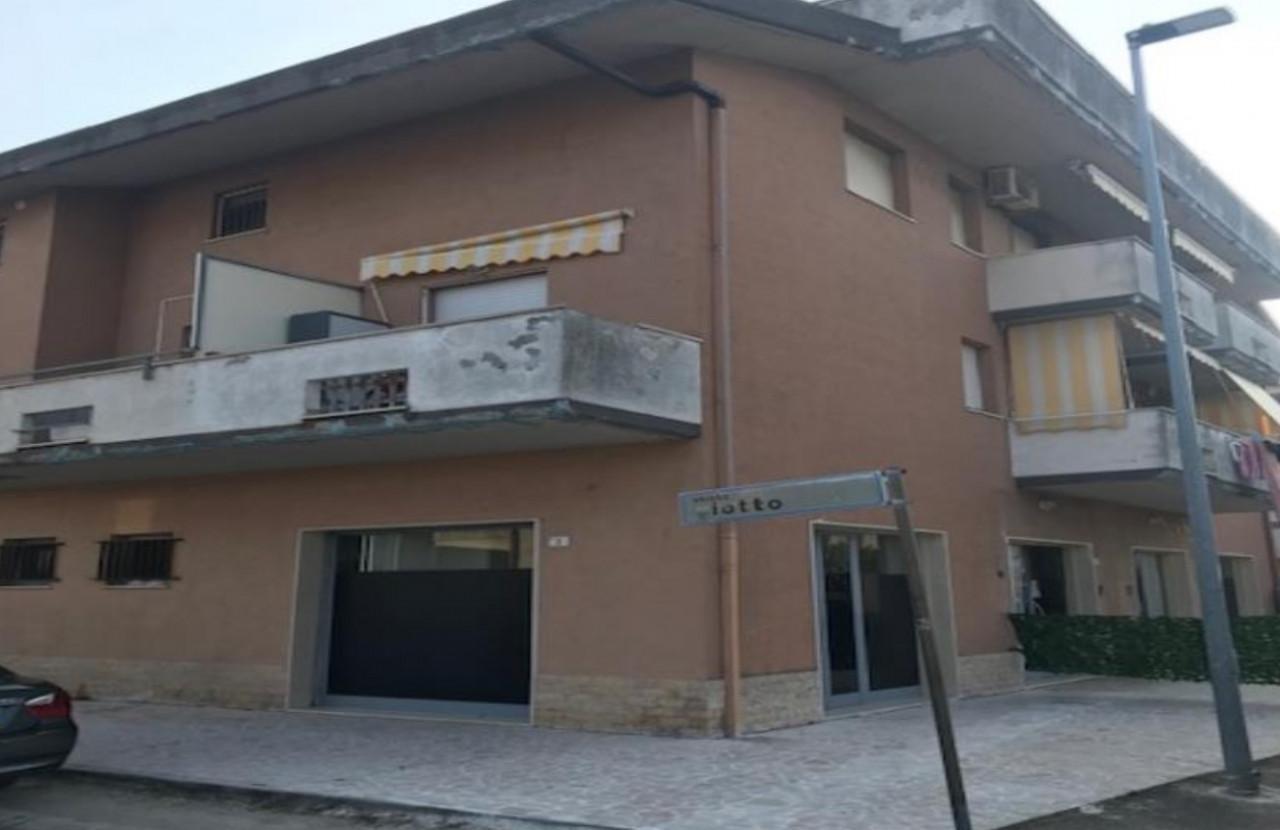 immobile TRILOCALE CON ACCESSORI ALL'ASTA IN VIA MICHETTI, SILVI (TE) - 3