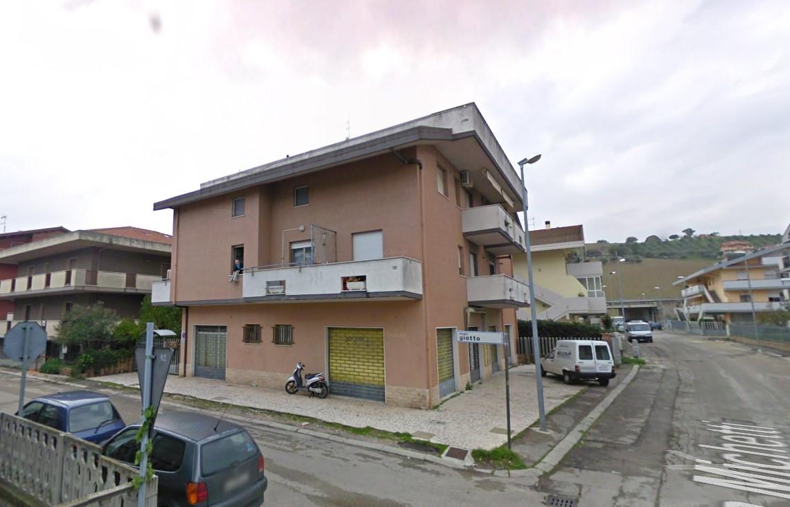 immobile GARAGE SINGOLO ALL'ASTA IN VICOLO GIOTTO, SILVI (TE) - 4
