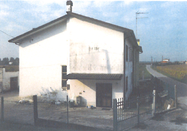 immobile CASA SINGOLA ACCESSORIATA CON TERRENO ALL'ASTA IN VIA GARIBALDI A VESCOVANA (PD) - 2