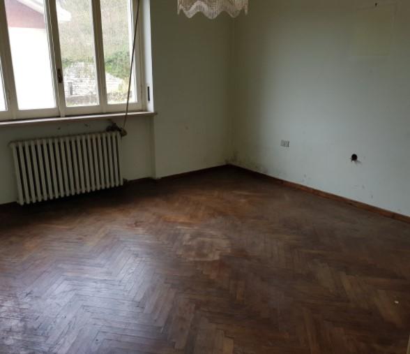 immobile AMPIO QUADRILOCALE CON BOX E CANTINE ALL'ASTA IN FRAZIONE CAPPIO CAMPORE, STRONA (BI) - 2