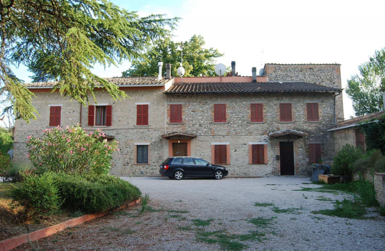 immobile CASA A SCHIERA ACCESSORIATA ALL'ASTA IN LOCALITA' CASE SPARSE A UMBERTIDE (PG) - 1