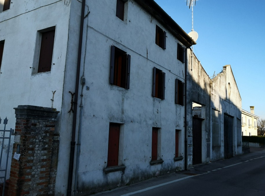 immobile BILOCALE MANSARDATO ALL'ASTA IN VIA VERSIOLA A PORTOGRUARO (VE) - 2