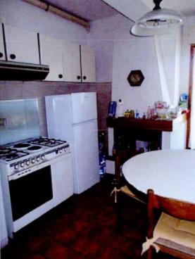 immobile AMPIO APPARTAMENTO CON GARAGE ALL'ASTA IN VIA LUIGI EINAUDI, CORCIANO (PG) - 2