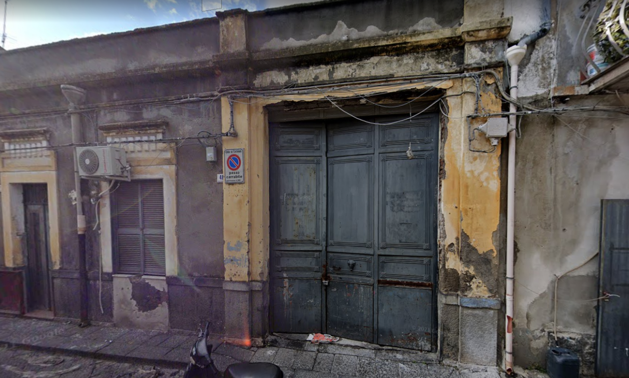 immobile AMPIO LOCALE ADIBITO AD AUTORIMESSA ALL'ASTA IN VIA PIOMBAI A CATANIA (CT) - 1
