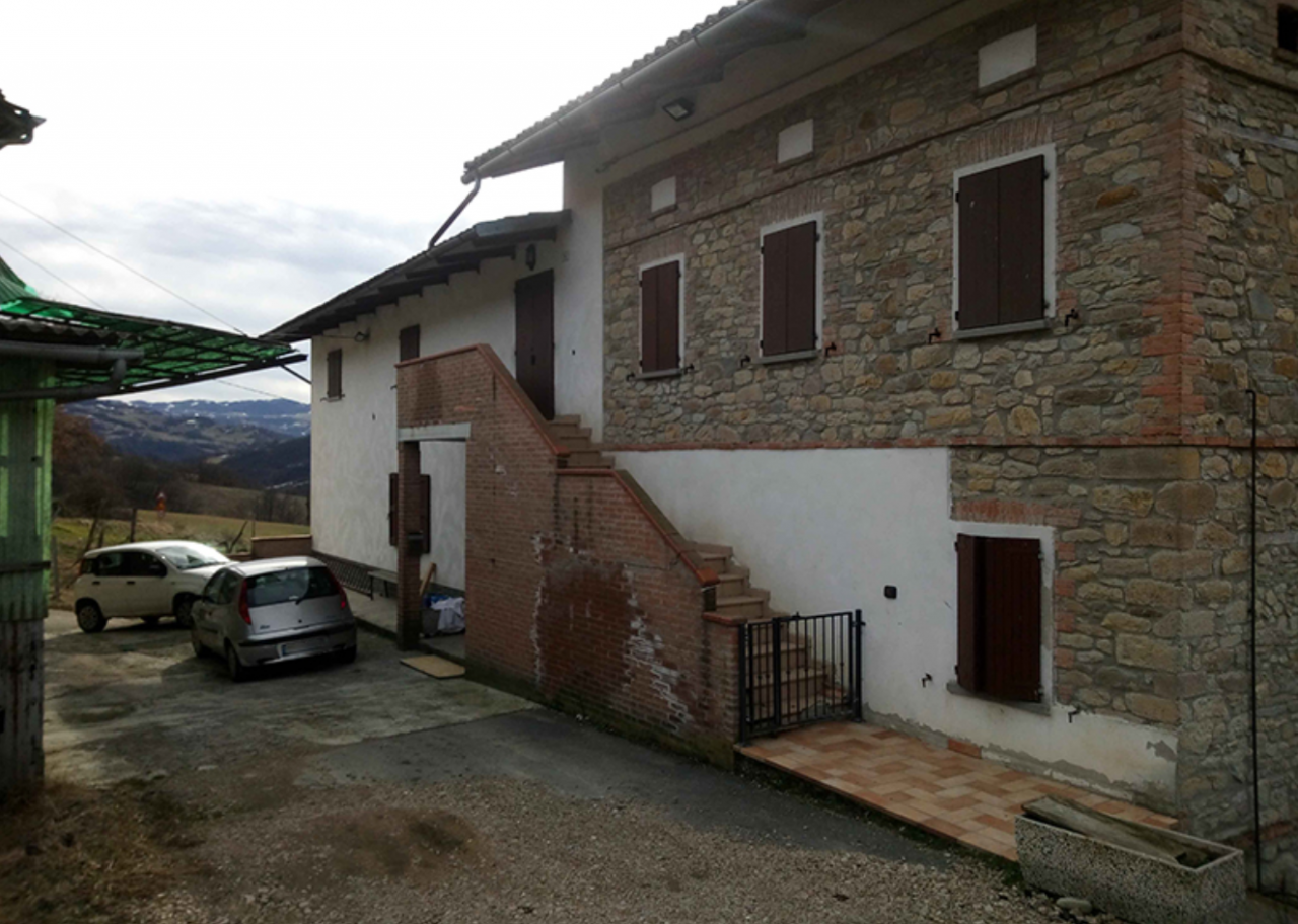 immobile ABITAZIONE BIFAMILIARE ACCESSORIATA ALL'ASTA IN VIA FALBIO A CARPINETI (RE) - 3