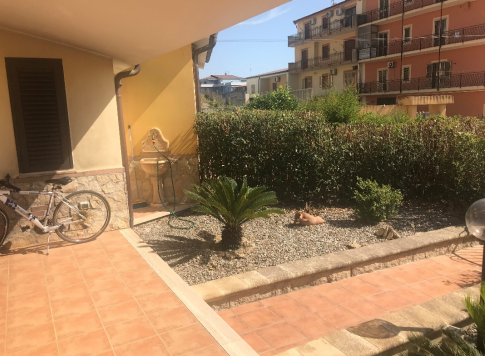 immobile VILLETTA A SCHIERA SU DUE LIVELLI ALL'ASTA IN VIA SLOVENIA A CROTONE (KR) - 5