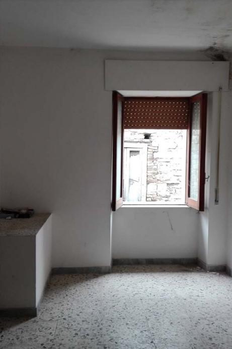 immobile CASA SINGOLA ALL'ASTA IN VICOLO III DI VIA CESARO N. 3, CASTELPAGANO (BN) - 1