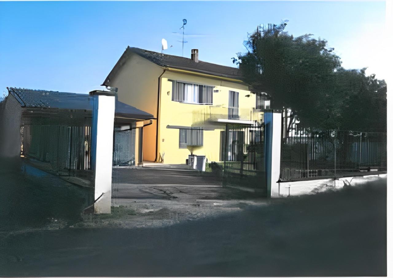 immobile CASA SINGOLA ALL'ASTA CON GIARDINO E PISCINA IN VIA ROBBIO, PALESTRO (PV) - 1