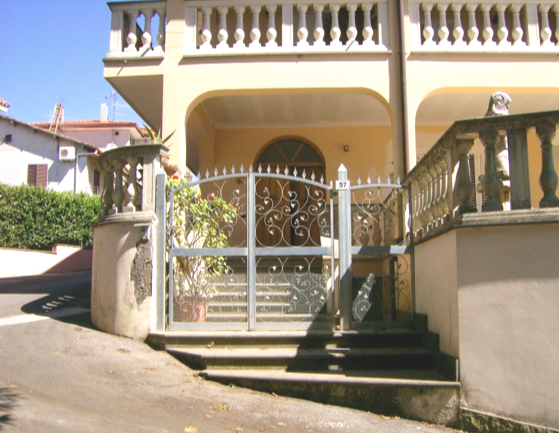 immobile VILLA ALL'ASTA SU 3 LIVELLI MULTIACCESSORIATA CON GARAGE IN VIA TEVOLA, VELLETRI (RM) - 2