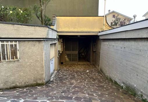 immobile MAGAZZINO CON ACCESSORI ALL'ASTA IN VIA IV NOVEMBRE, MUGGIO' (MB) - 2