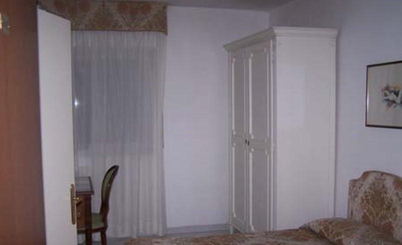 immobile HOTEL - ALBERGO ALL'ASTA CON TERRENI IN VIA LAZIO, POLICORO (MT) - 4