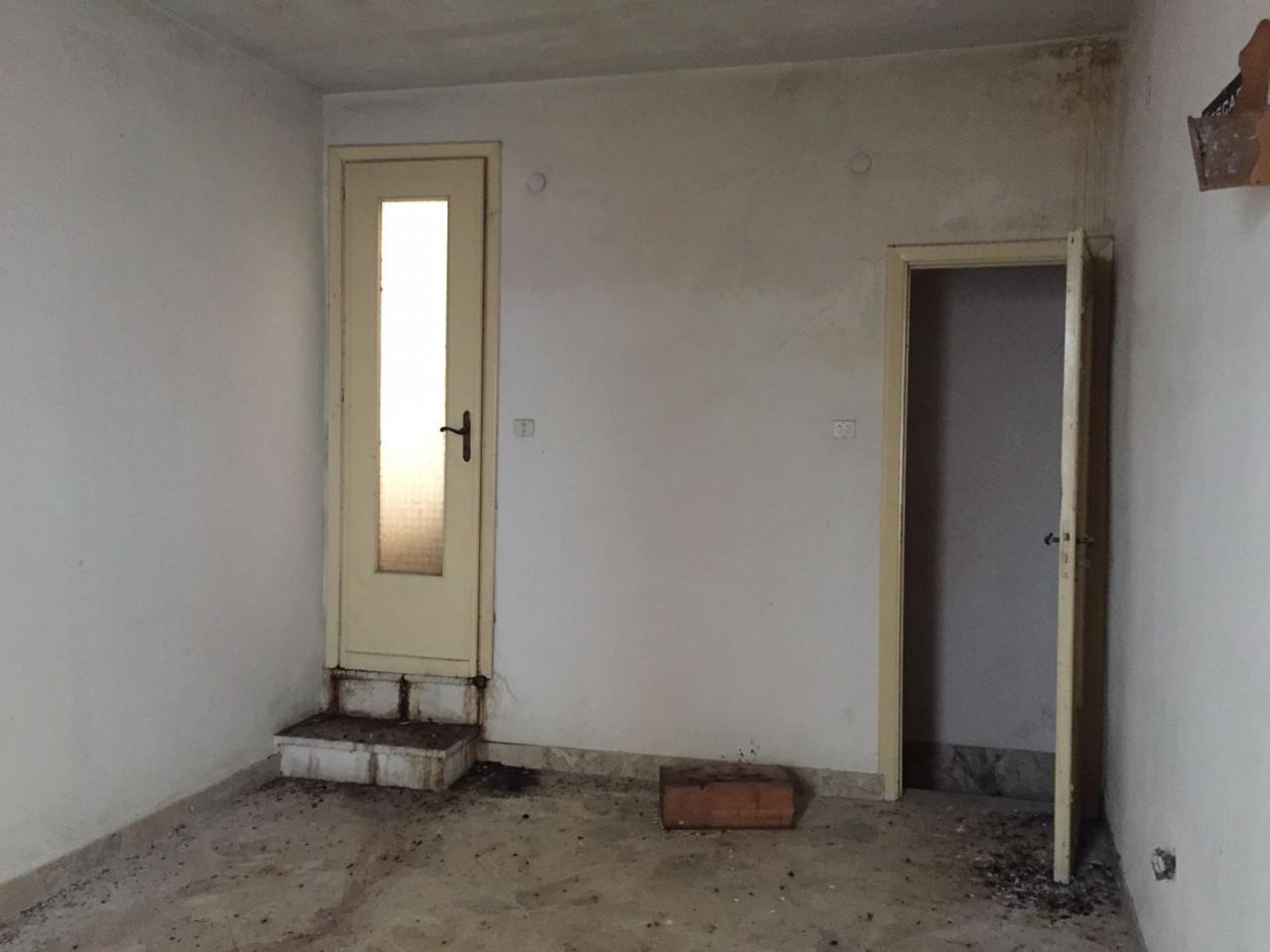 immobile CASA ALL'ASTA SU TRE PIANI IN VIA FRANCESCO CRISPI, MISILMERI (PA) - 2