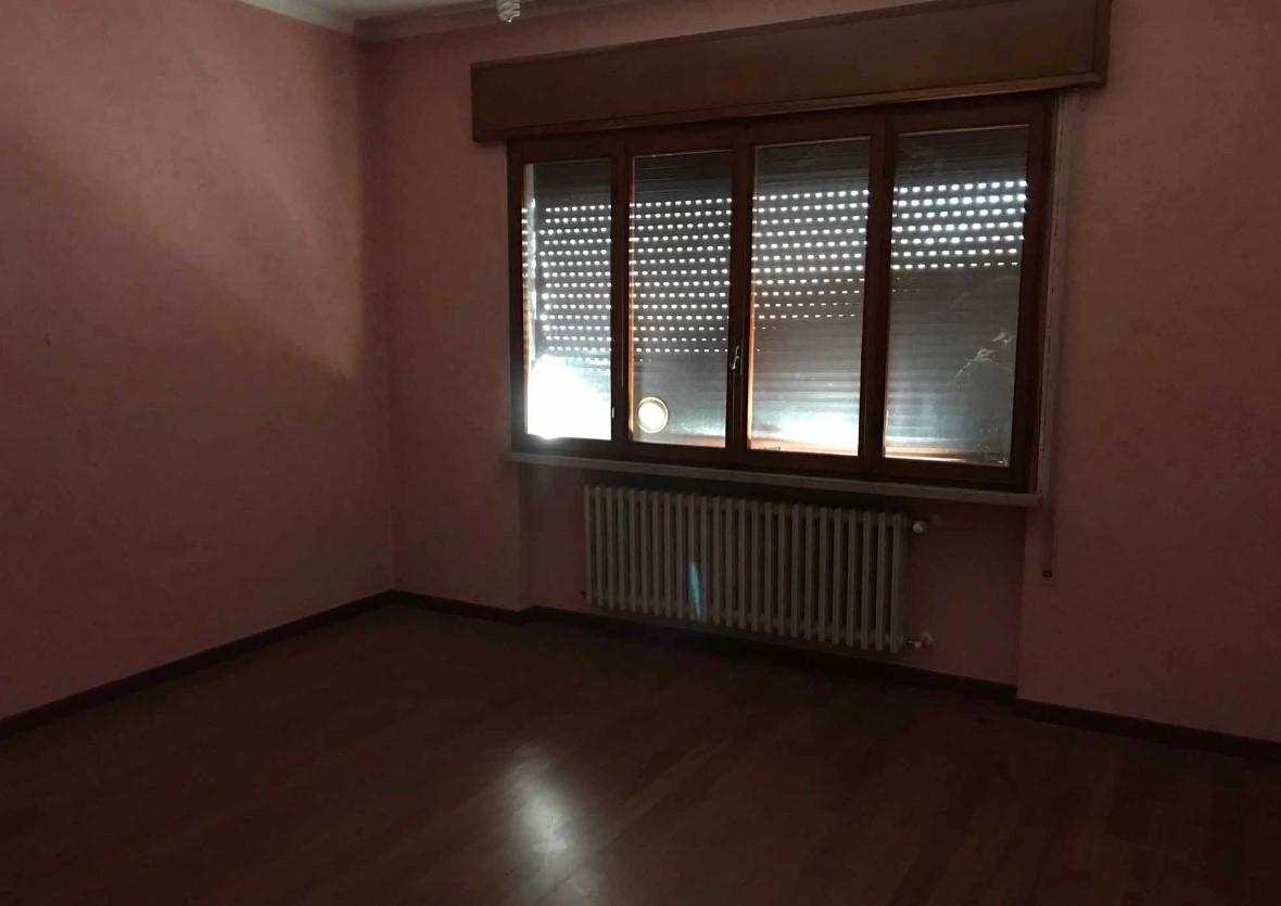immobile TRILOCALE E NEGOZIO ALL'ASTA IN VIA COLONNA, SUSEGANA (TV) - 1