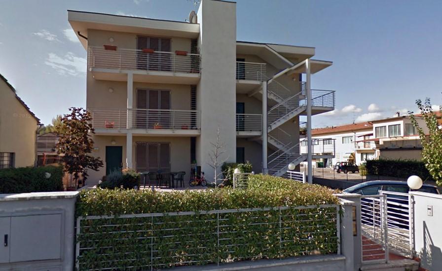 immobile TRILOCALE CON GARAGE ALL'ASTA IN VIA 2 GIUGNO, BUCINE (AR) - 2