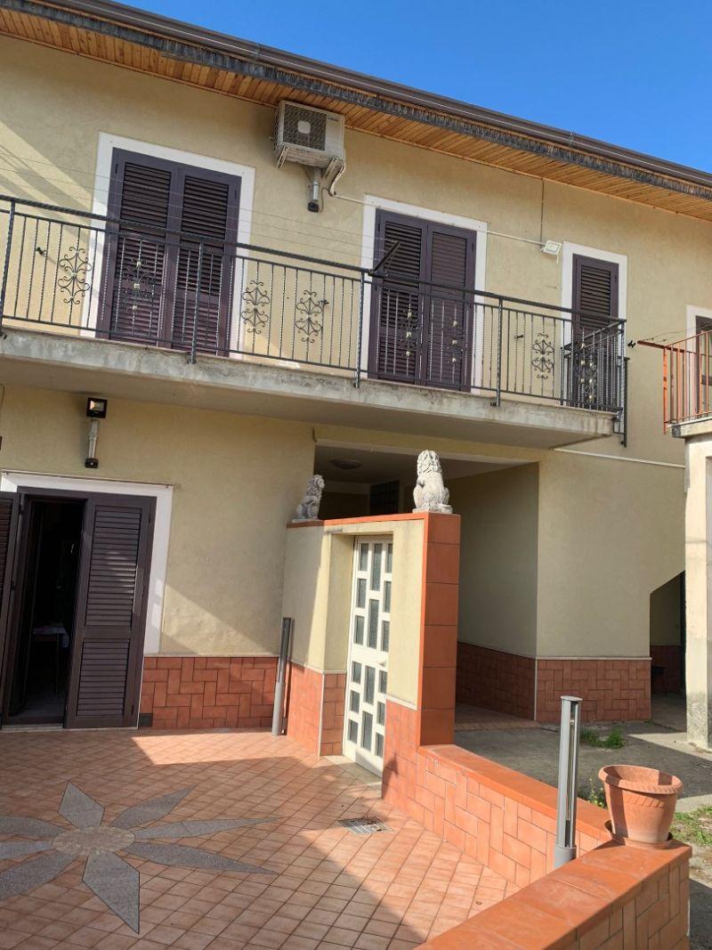 immobile CASA SU DUE PIANI ALL'ASTA CON CORTE IN VIA UMBERTO I, CALVANICO (SA) - 1