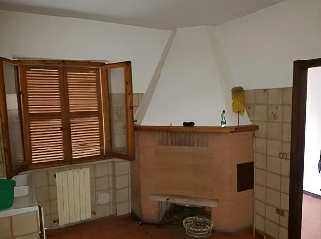 immobile TRILOCALE ALL'ASTA IN CONTRADA AVENALE, CINGOLI (MC) - 1