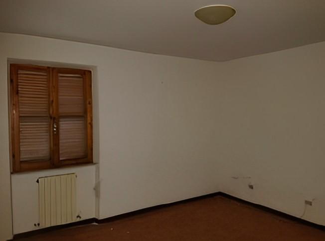 immobile TRILOCALE ALL'ASTA IN CONTRADA AVENALE, CINGOLI (MC) - 2