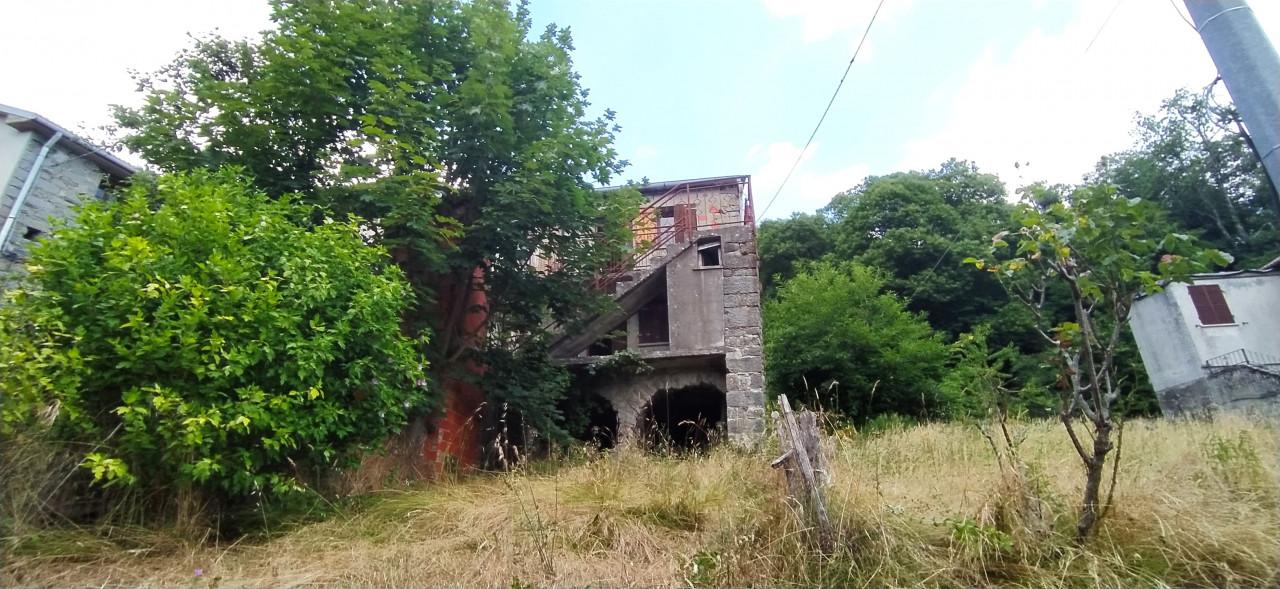 immobile ABITAZIONE SU TRE LIVELLI ALL'ASTA IN VIA NAVOLA DI GUINADI, PONTREMOLI (MS) - 2