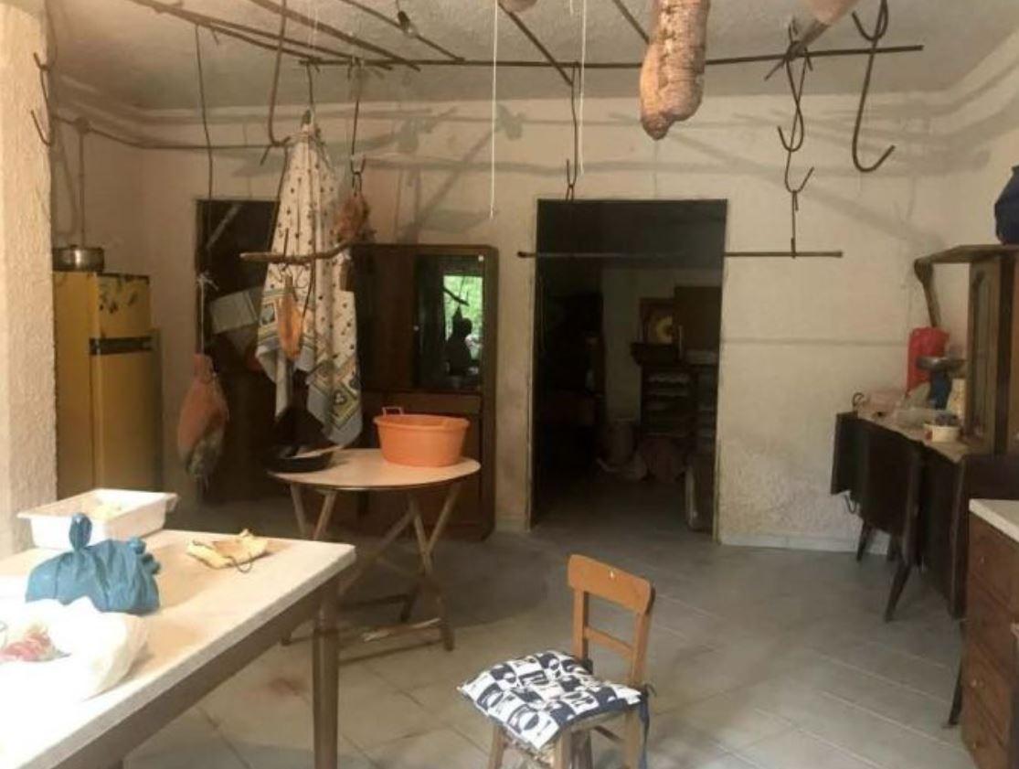 immobile ALL'ASTA CASA A SCHIERA SU TRE PIANI IN CONTRADA FORTINO, TORTORELLA (SA) - 3