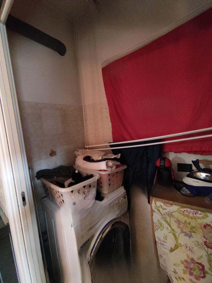 immobile TRILOCALE CON DUE BALCONI E CAMINO ALL'ASTA IN VIA ALCAROTTI, NOVARA (NO) - 2