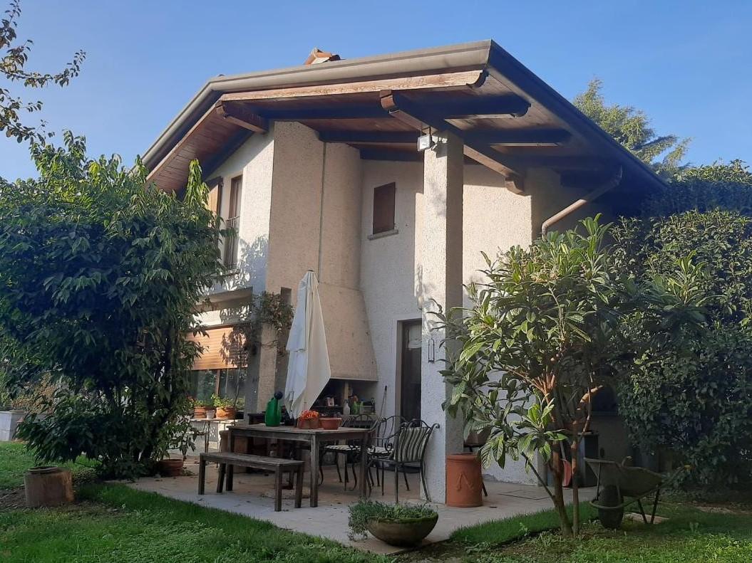 immobile VILLA CON BOX DOPPIO E GIARDINO ALL'ASTA IN VIA STOPPANI, CASATENOVO (LC) - 1