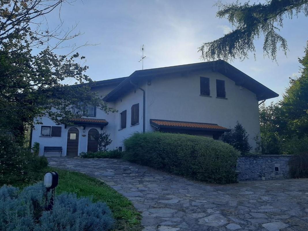 immobile VILLA CON BOX DOPPIO E GIARDINO ALL'ASTA IN VIA STOPPANI, CASATENOVO (LC) - 3