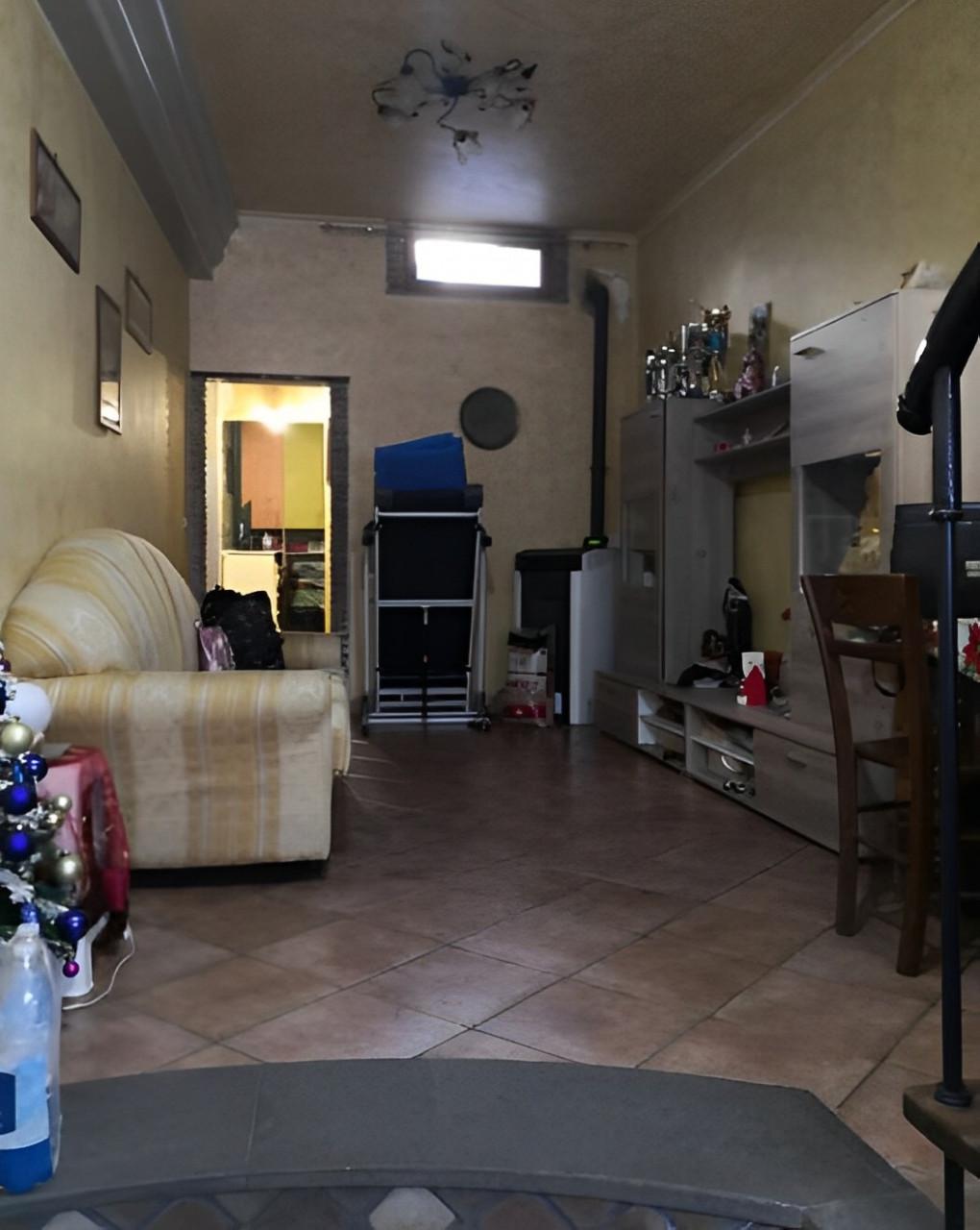immobile CASA A SCHIERA ALL'ASTA IN VIA OSPEDALE, ACI CATENA (CT) - 3