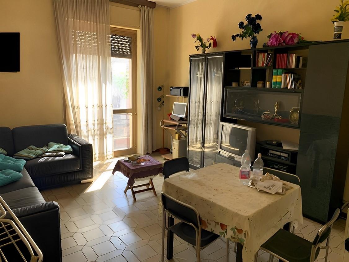 immobile TRILOCALE ALL'ASTA IN VIA IPPOLITO PINDEMONTE, BUSTO ARSIZIO (VA) - 1