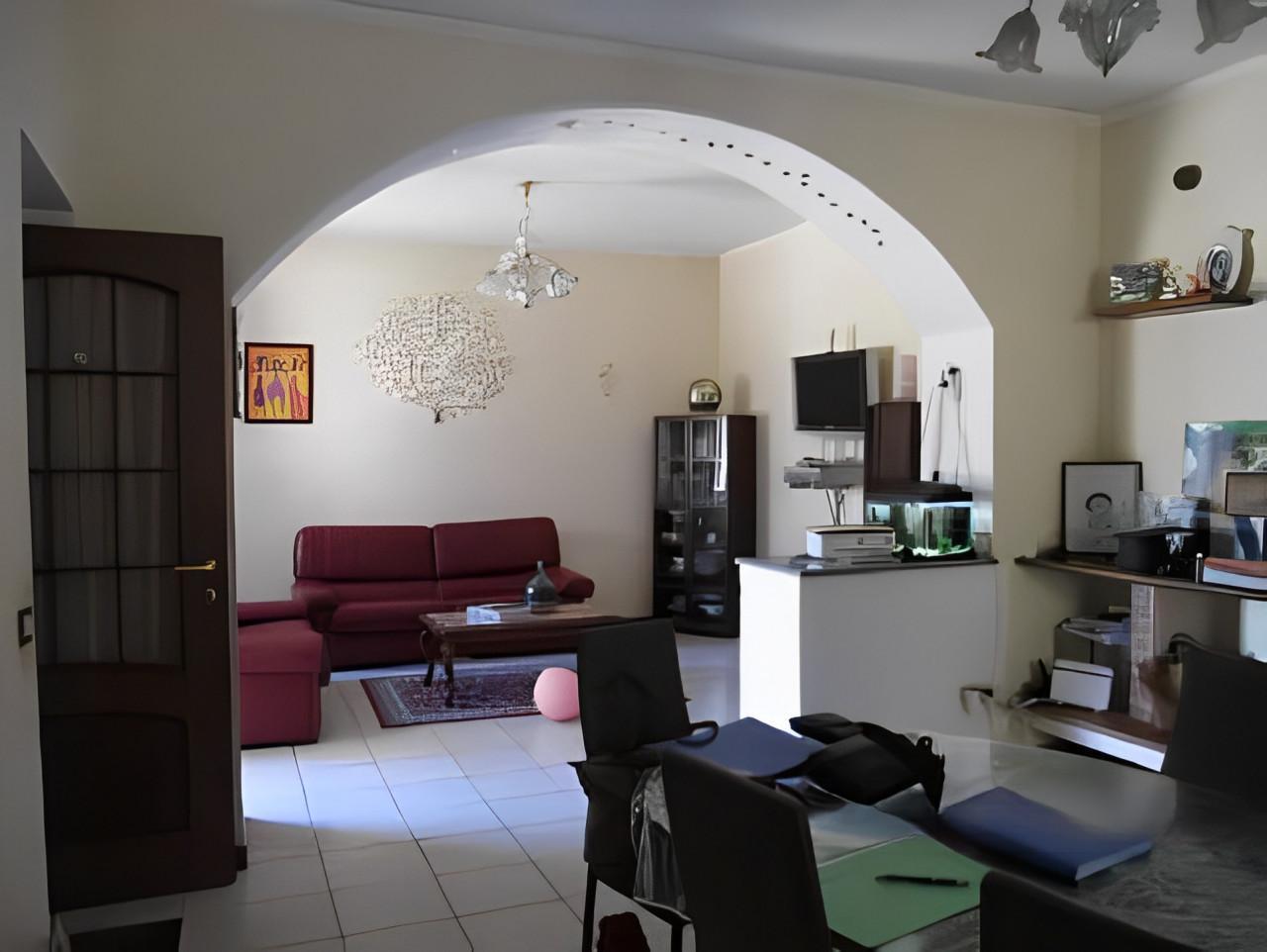 immobile QUADRILOCALE ALL'ASTA SU TRE LIVELLI A LUVINATE (VA) - 1